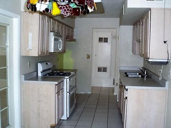 5th image of 9328 Betel Dr