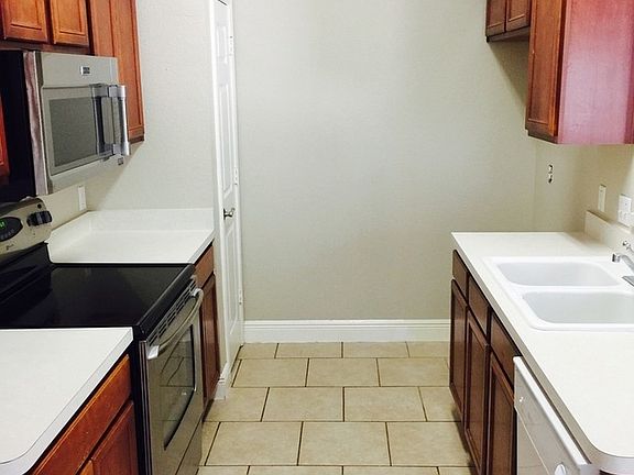 4th image of 2732 Canton Dr