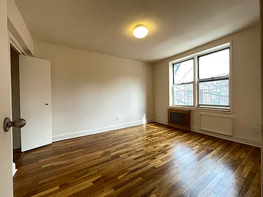 Rented by Kew Forest Realty Inc | media 6
