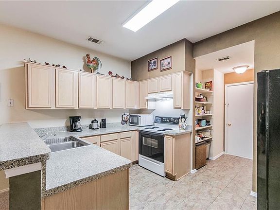 5th image of 1167 Meadows Dr