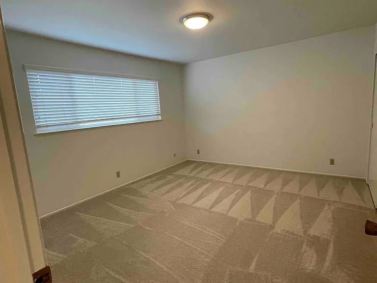 Master bedroom with new carpet