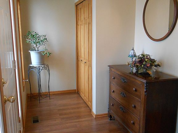 4th image of 1719 Greythorn Dr