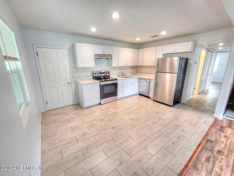 3919 Skycrest Dr — Photo 7