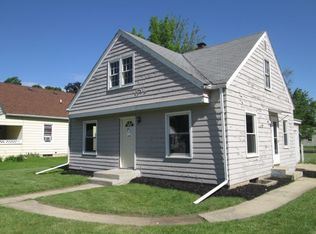 742 Colonial Dr, Machesney Park, IL