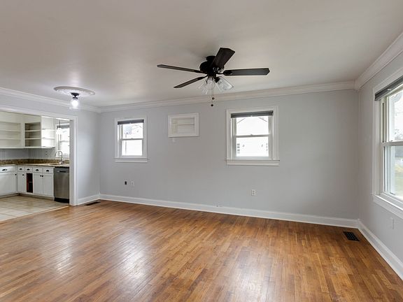 3rd image of 1212 N Spring St