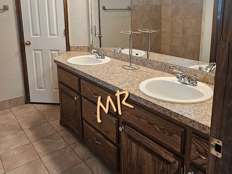 624 E Katelyn Ln — Photo 13