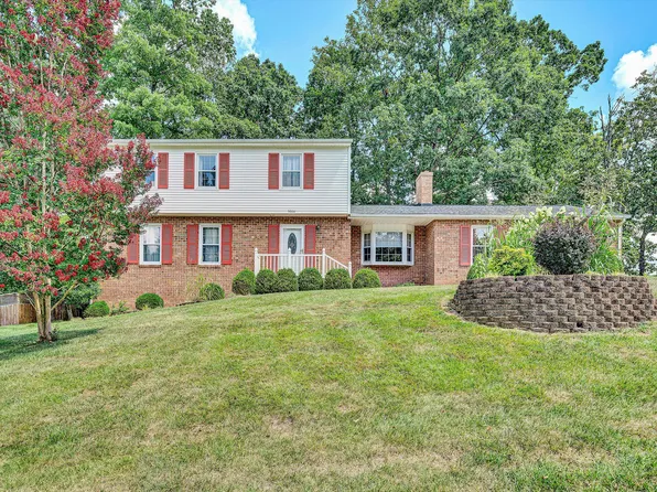 5666 Penguin Dr, Roanoke, VA 24018