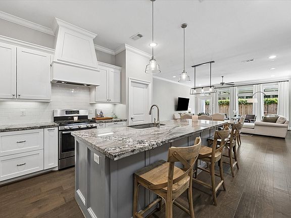 3rd image of 6605 Letein St