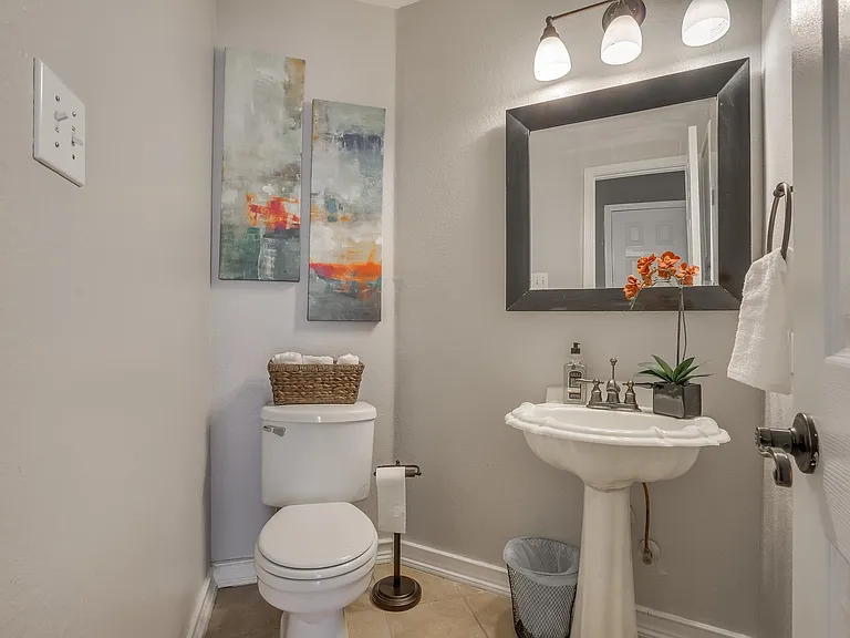 7501 Armstrong Ln — Photo 8
