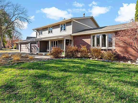 2nd image of 15700 Dawn Dr