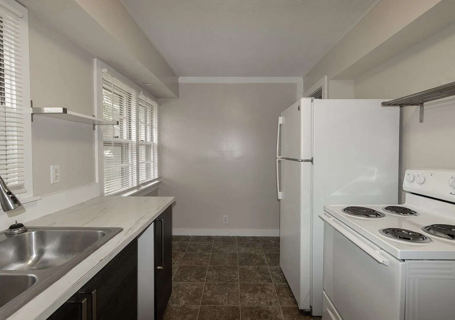 4 Bed 2 Bath House on East Campus — Photo 4