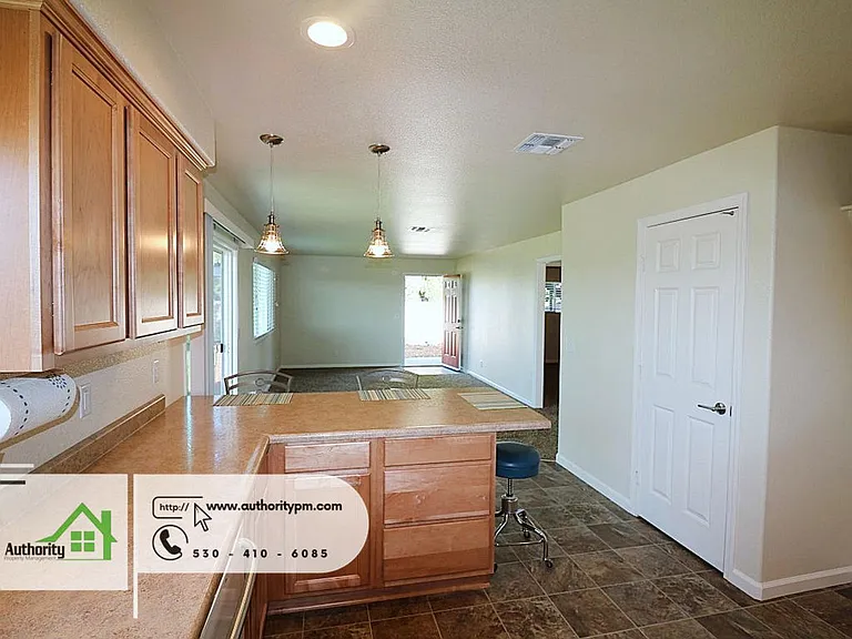 4445 Dogwood Ln #C — Photo 8