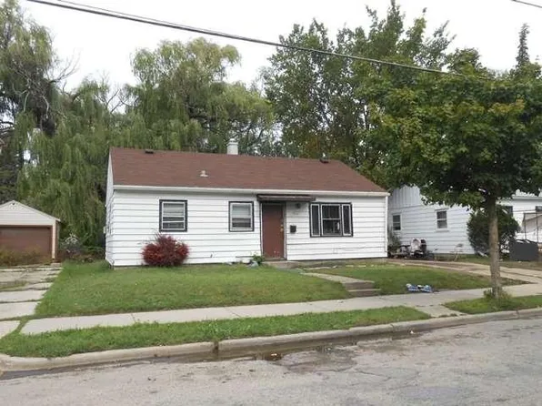 4002 W Fairmount Ave, Milwaukee, WI 53209