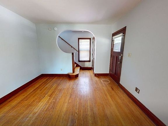 2nd image of 785 N Maple Rd APT 1