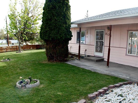 3rd image of 801 NE Hillside Ct