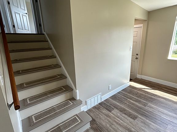 5th image of 1353 W Varden Way
