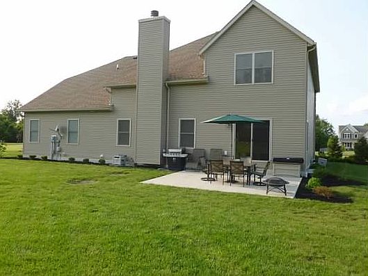 3rd image of 7960 Meadow Chase Dr