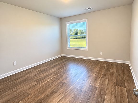5th image of 335 Mistletoe Way
