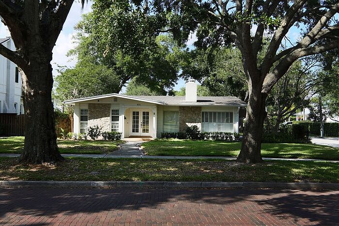 1st image of 601 Shady Lane Dr