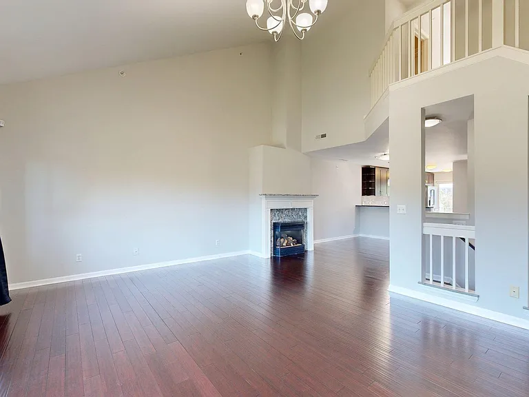 1908 Lindsay Ln — Photo 20