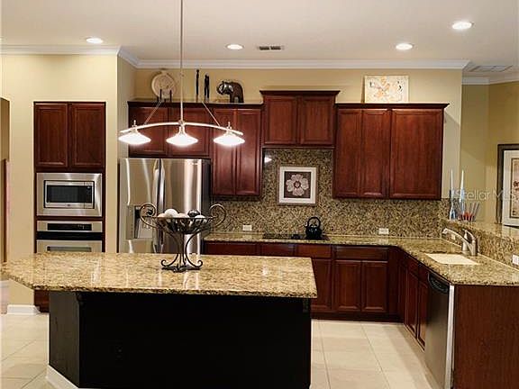 3rd image of 1048 Surreywood Ln