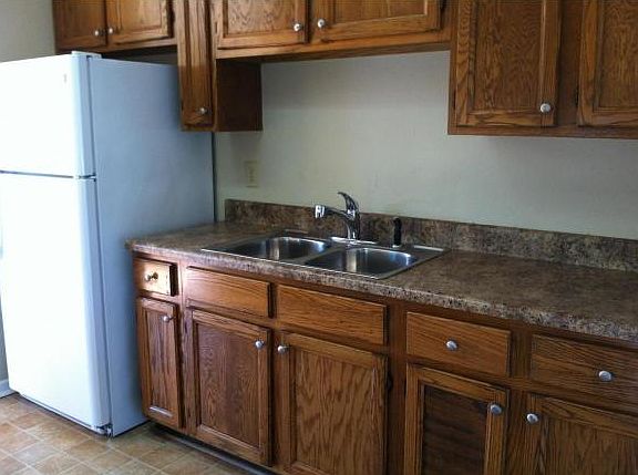 5th image of 1057 Robertson St