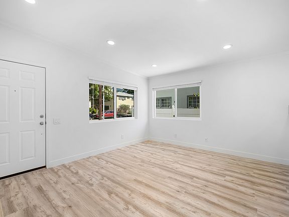 5th image of 309 Sinclair Ave #309