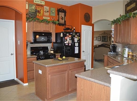 Kitchen- Refrigerator to remain