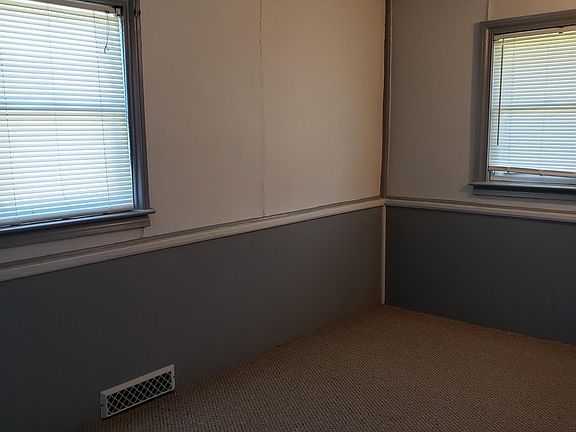 4th image of 114 E Lincoln Way #4