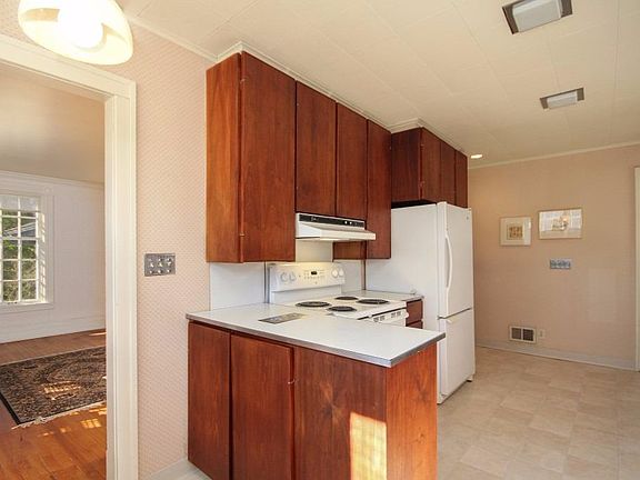 5th image of 1138 Martin Pl