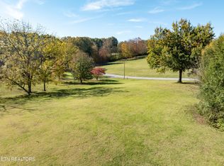 1126 N Heritage Dr, Maryville, TN 37803