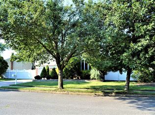 123 Colony Ln, Syosset, NY 11791