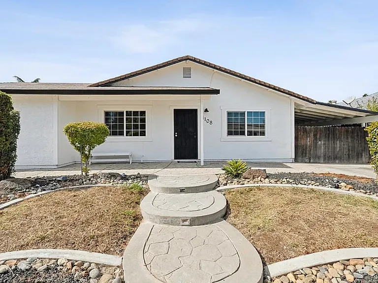 1108 Meadowview Dr — Photo 1