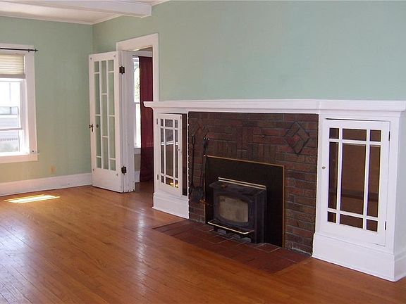 5th image of 225 Melbourne Ave