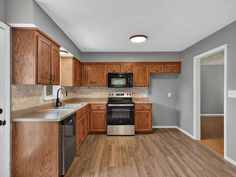 2724 N Franklin Ave — Photo 7