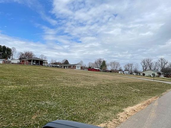 4th image of 90 Leaf Ln