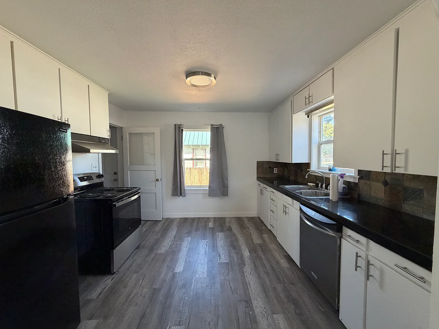 3 bed, 1176 sqft, $1,800 — Photo 4