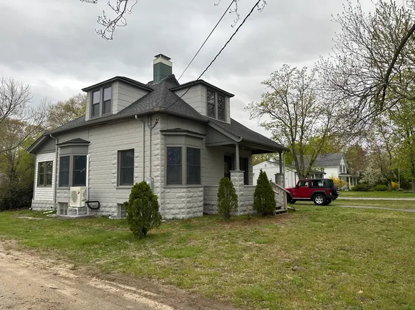 3356 W Shore Rd, Warwick, RI 02886
