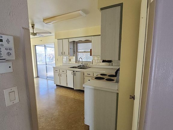 3rd image of 1654 Rice Ave