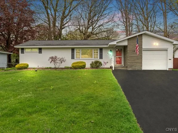 205 Park Ln, North Syracuse, NY 13212