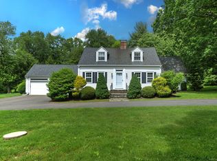 11 Button Ball Rd, Woodbridge, CT 06525