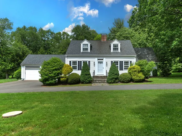 11 Button Ball Road, Woodbridge, CT 06525