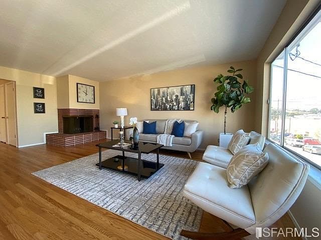 1st image of 105 Foote Ave