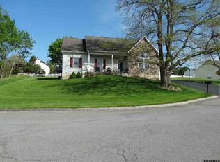 8 Sunset Ct, Troy, NY 12180