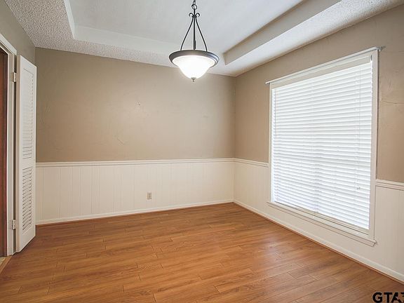 4th image of 1404 Larkspur Ln