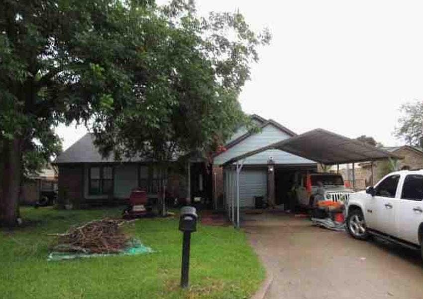1st image of 330 Coventry Ln