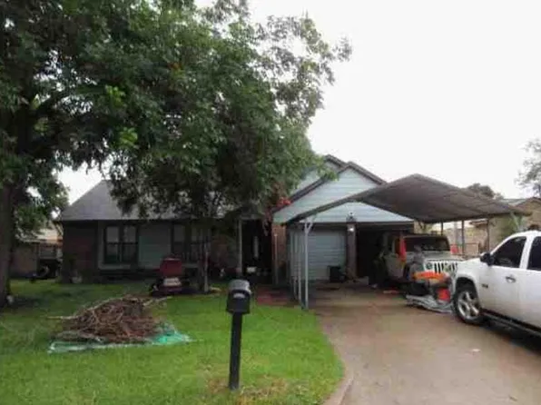 330 Coventry Ln, Alvin, TX 77511