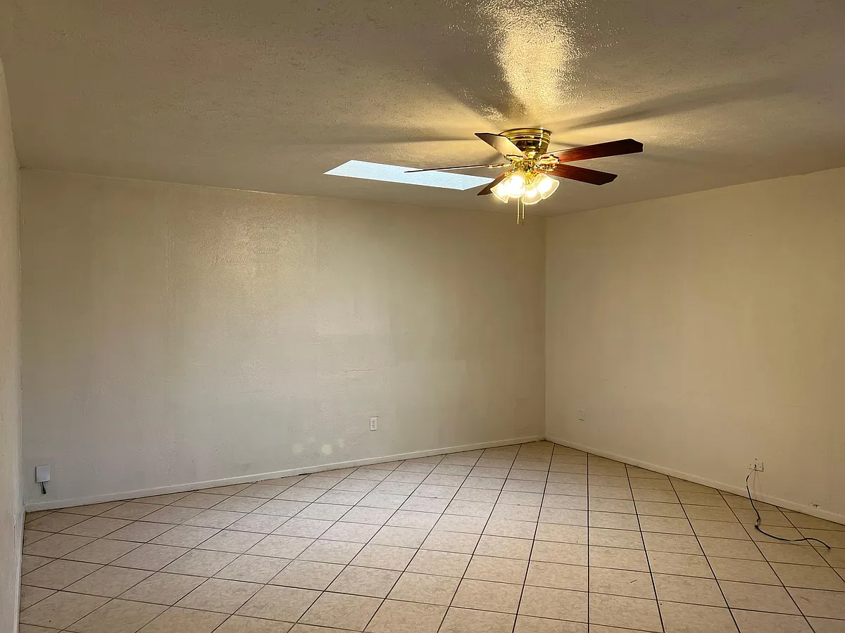 Building Photo - 3105 Daytona Dr