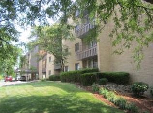 1133 S Finley Rd APT 104, Lombard, IL 60148
