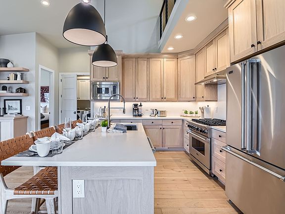 3rd image of 933 W Vissen Way